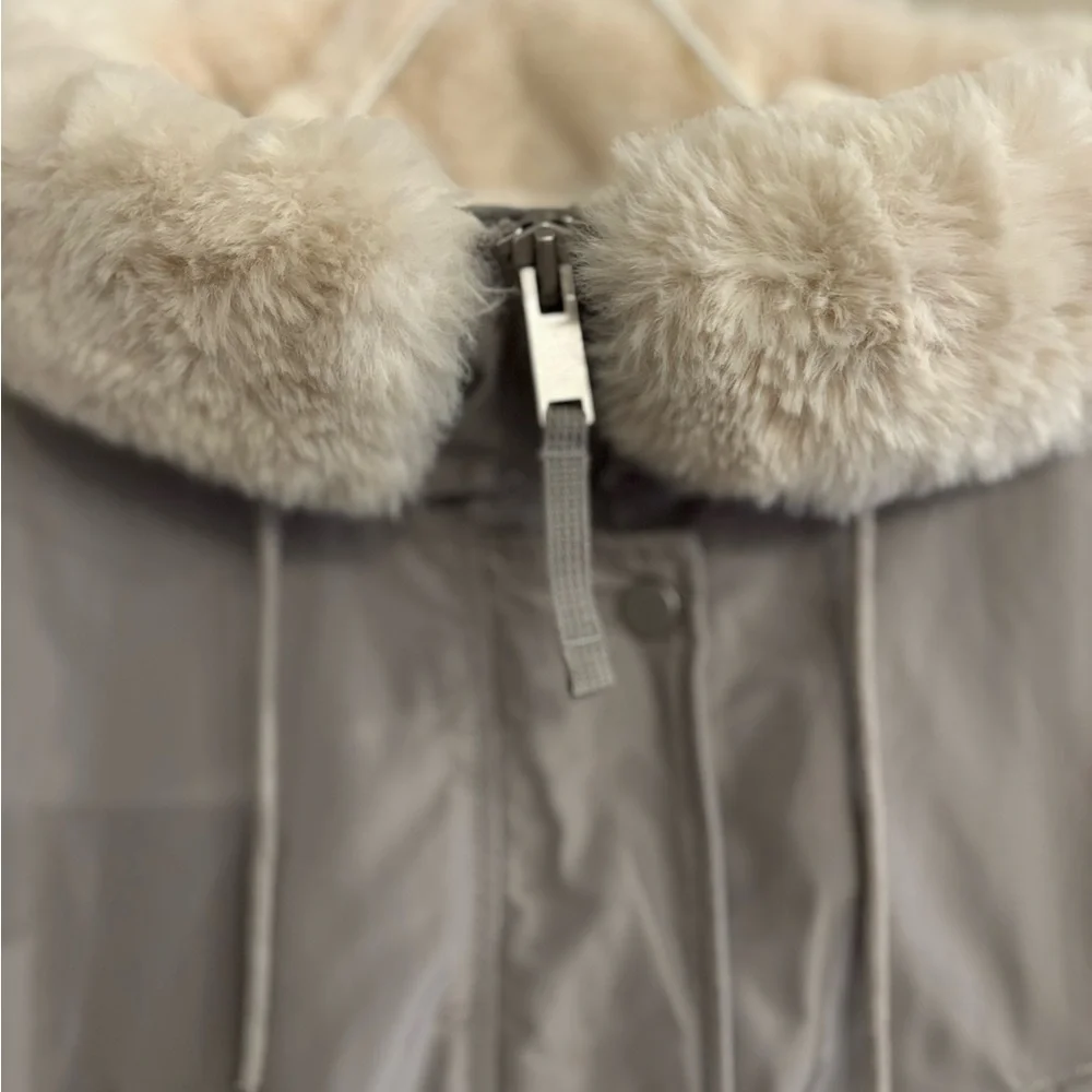 GAP Women's Parka with Faux Fur Collar - Picture 3 of 11